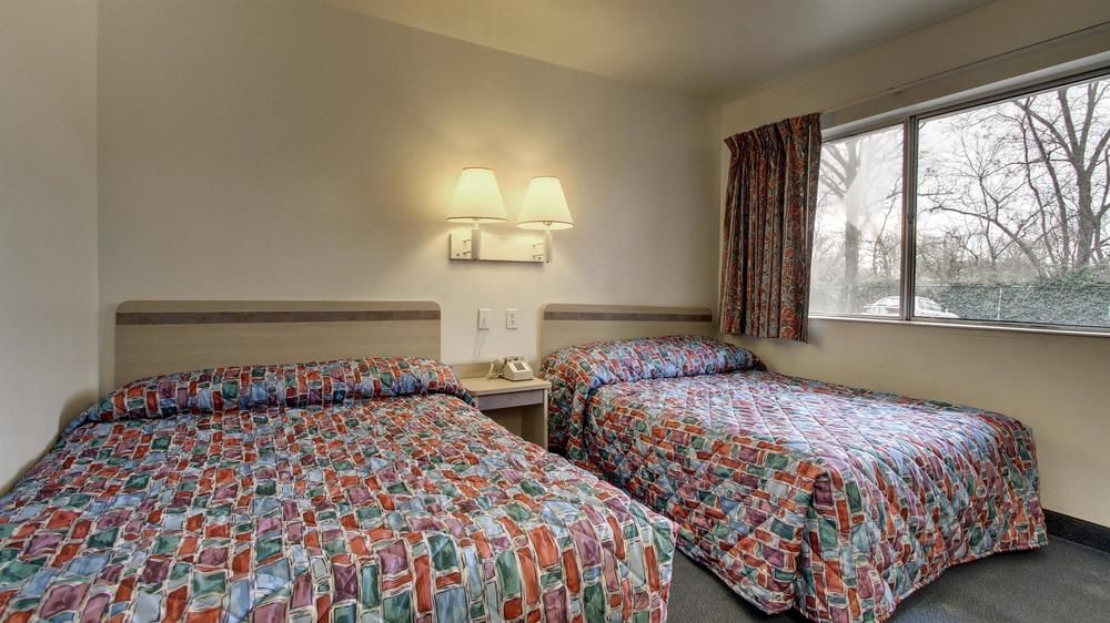 RED CARPET INN LOUISVILLE NORTH -Jeffersonville In Extérieur photo
