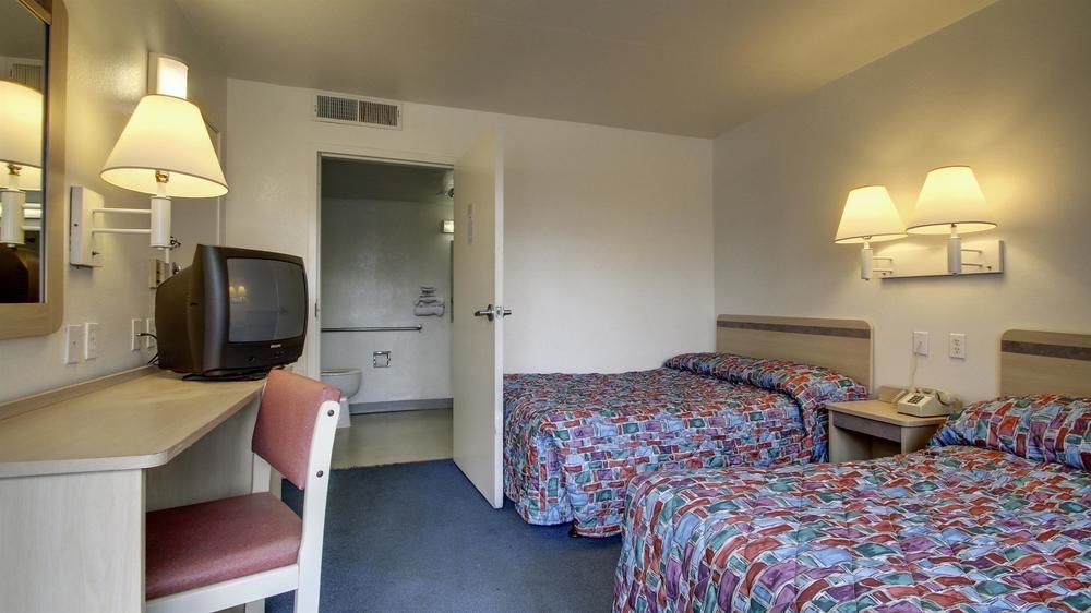 RED CARPET INN LOUISVILLE NORTH -Jeffersonville In Extérieur photo